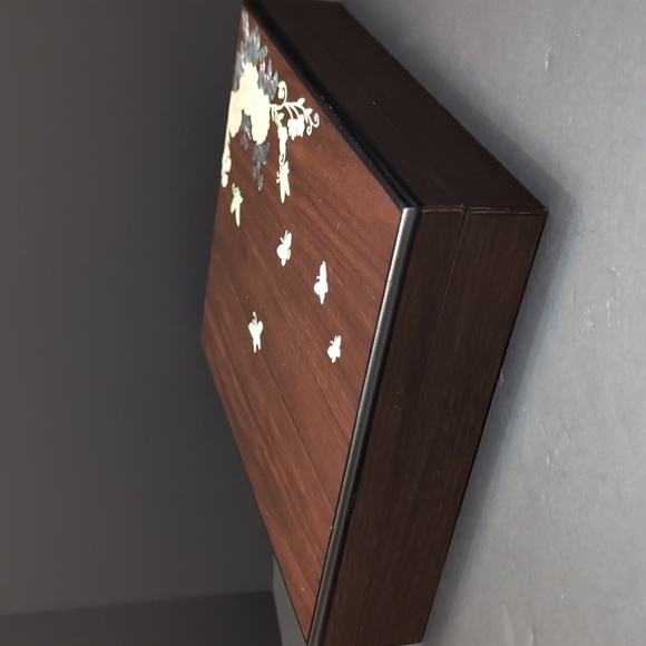 VGT,Wooden Lacquered Box With Mother of Pearl Inlay. - Picture 3 of 10